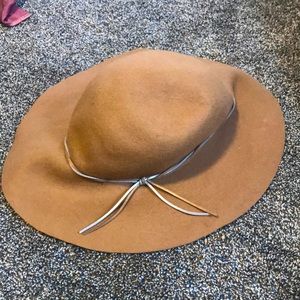 Adorable floppy hat, wool